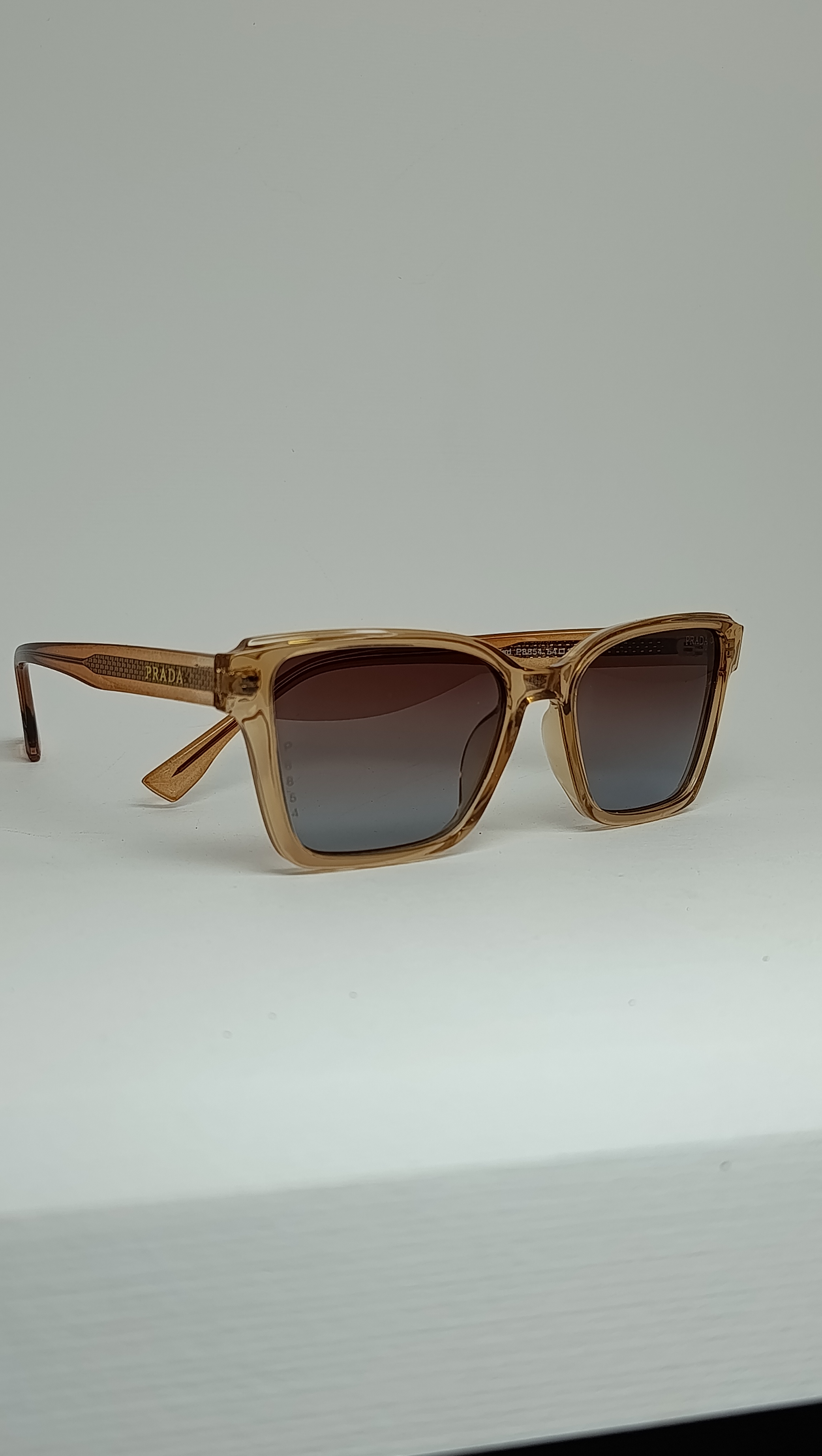 عینک افتابی زنونه prada خاص