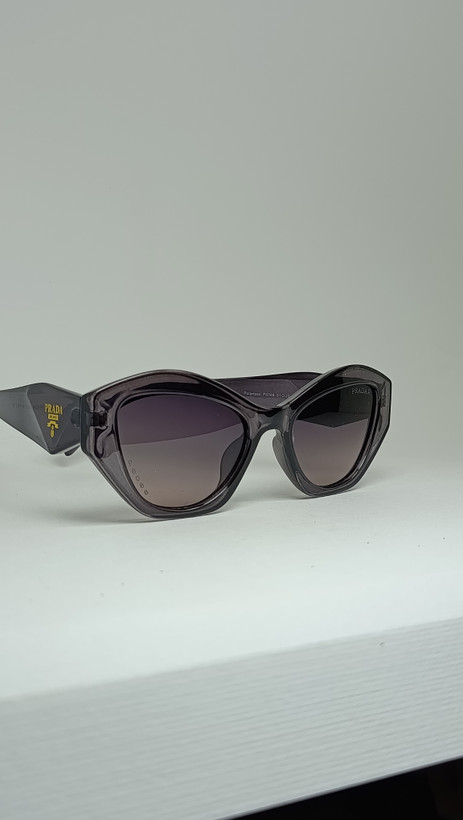 عینک افتابی زنونه prada گربه ای فشن و خاص